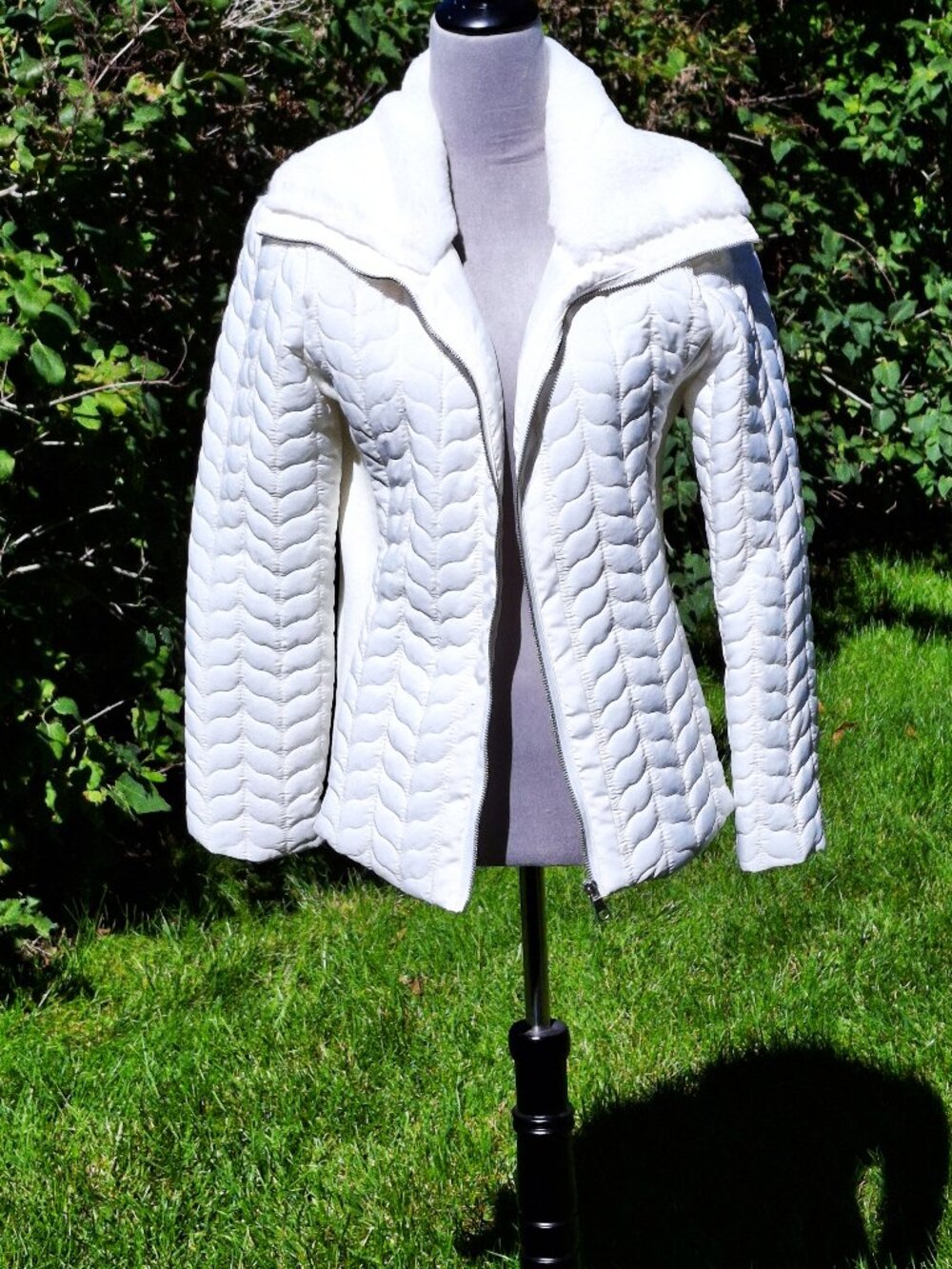 Ruby Rd. White Chevron Quilted Zip Up Jacket Portrait Collar Size 12